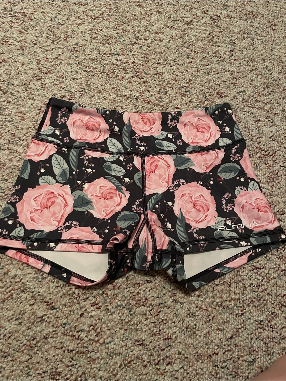 Routina Shorts